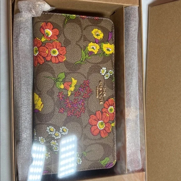🆕Limited edition Authentic limited edition Coach designer wrestle Floral wallet - Picture 15 of 15
